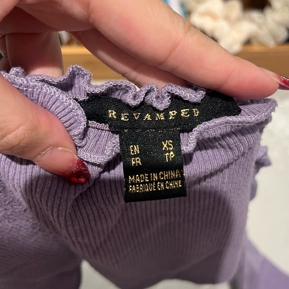 ADORABLE lavender off the shoulder reworked top - Picture 5 of 5